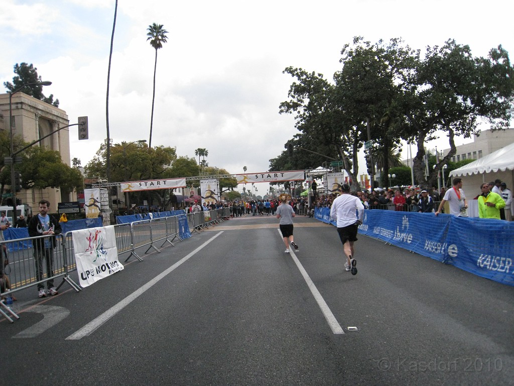 Pasadena Marathon California 2010-02 0700.jpg - The final surge!